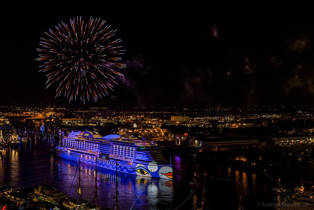 AIDA Feuerwerk am 827. Hafengeburtstag IV