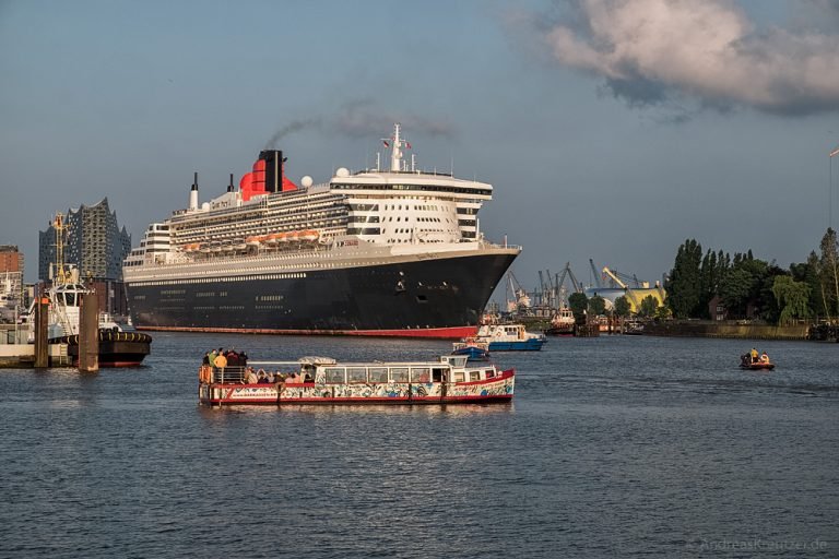 Queen Mary 2 beim Eindocken III