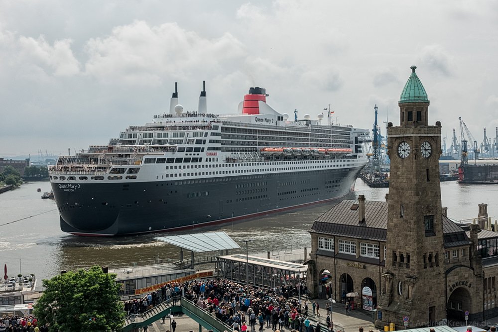 Ausdocken der Queen Mary 2 II