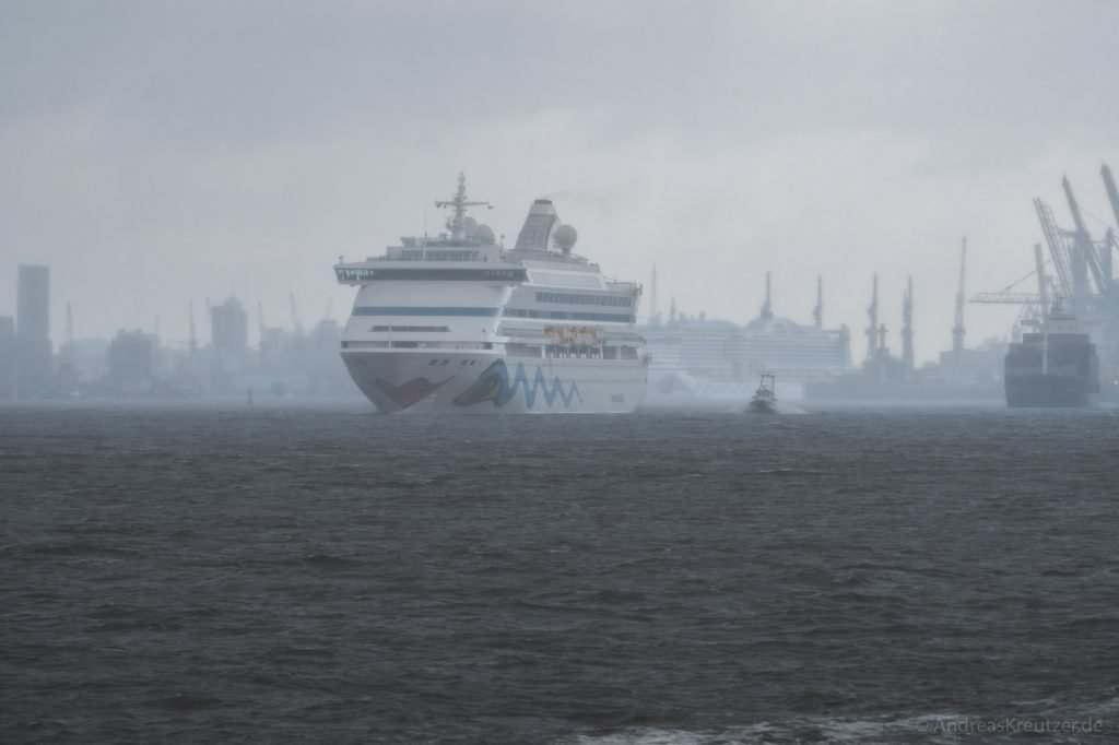 AIDAvita in Hamburg im Regen