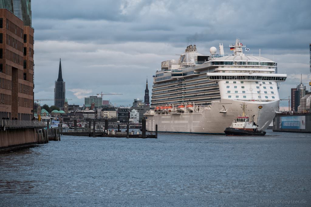 Regal Princess auf dem Weg ins Dock