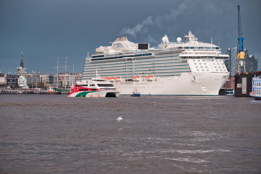 Regal Princess beim Eindocken bei Blohm & Voss