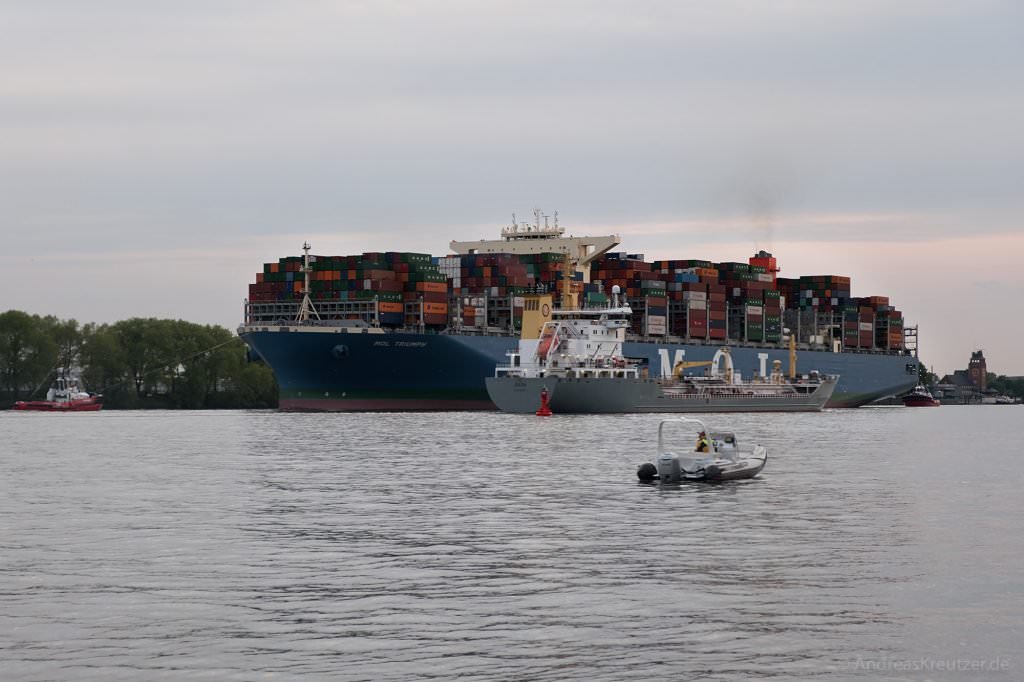 MOL Triumph in Hamburg