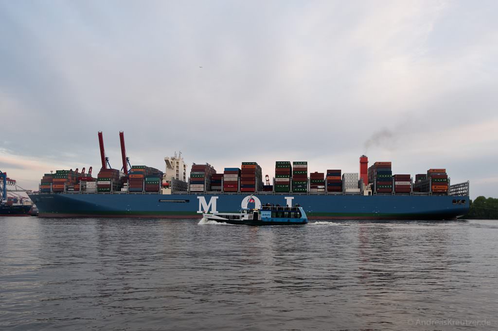 MOL Triumph in Hamburg