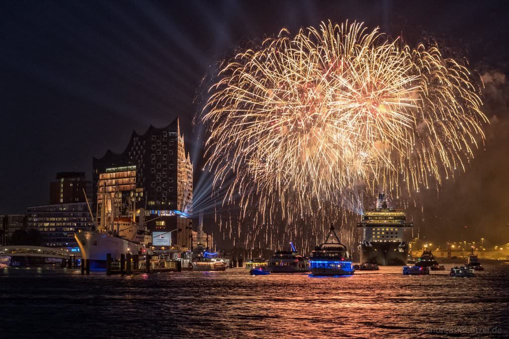 Feuerwerk zur Taufe der Mein Schiff 6