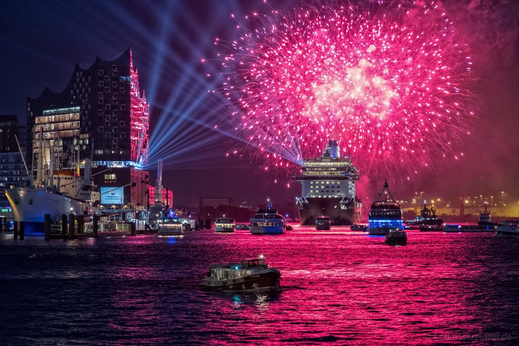 Feuerwerk zur Taufe der Mein Schiff 6