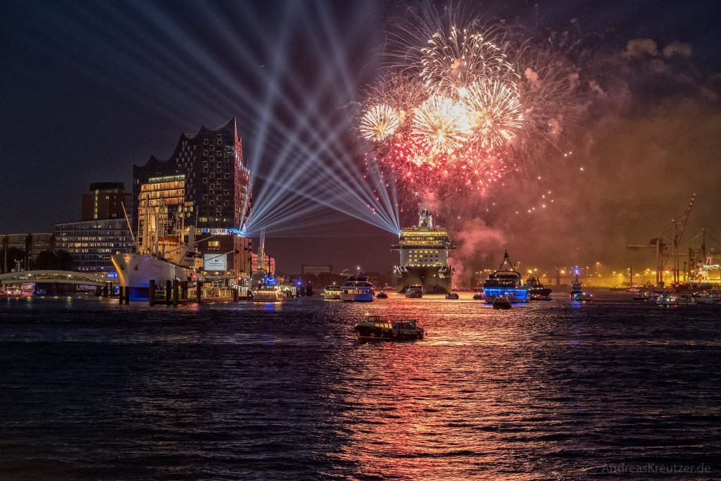 Feuerwerk zur Taufe der Mein Schiff 6