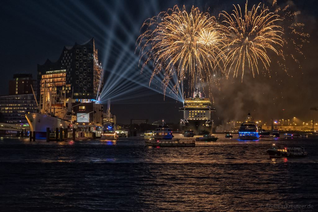 Feuerwerk zur Taufe der Mein Schiff 6