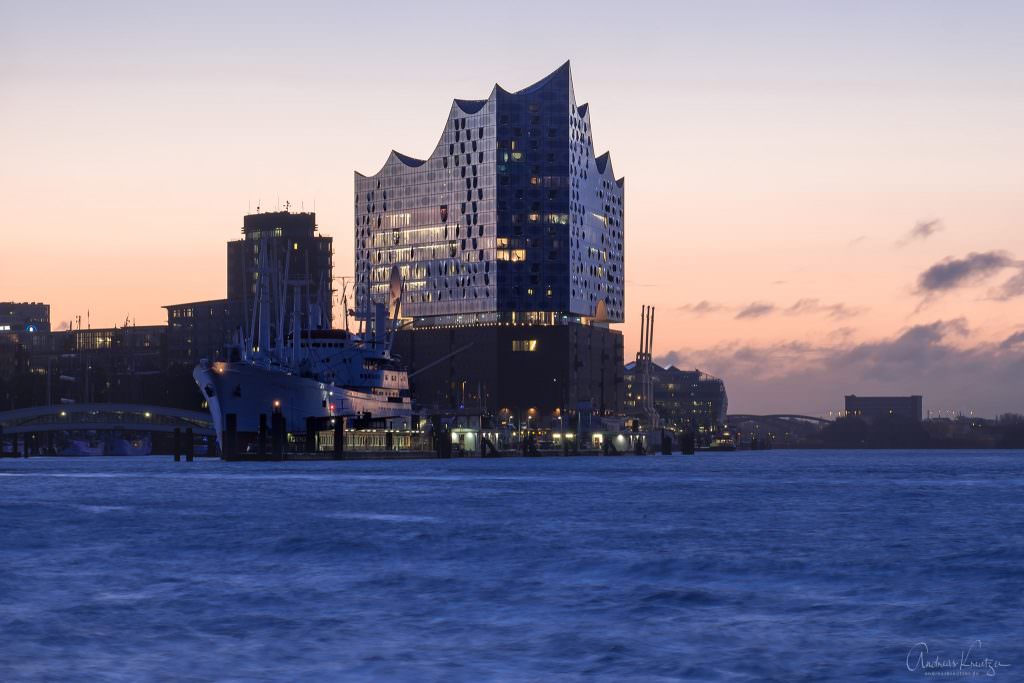 Elbphilharmonie vor dem Sonnenaufgang