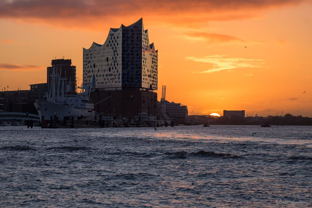 Sonnenaufgang am Hafen