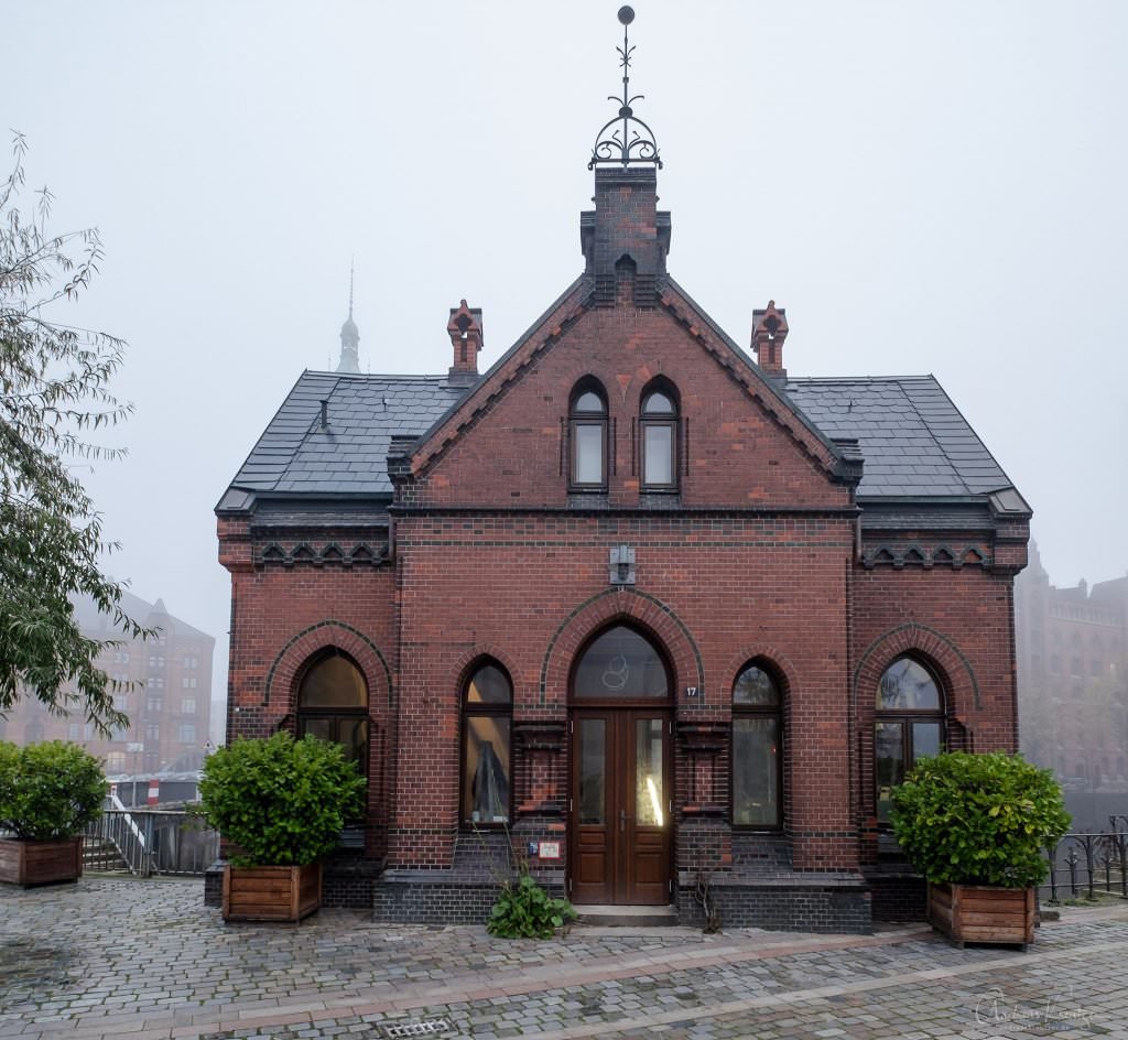 Hamburger Speicherstadt im Nebel