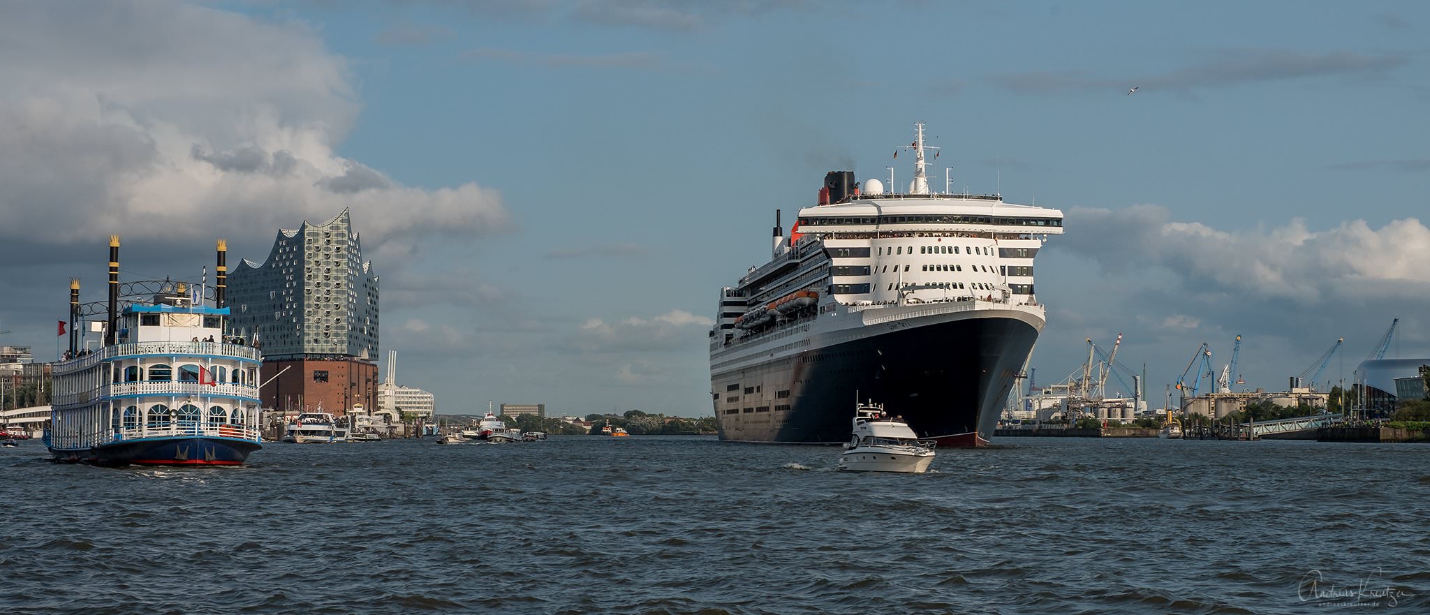 Queen Mary 2 am 21.08.17 in Hamburg