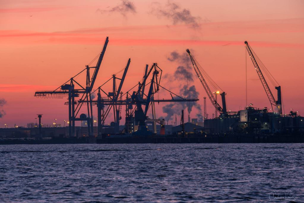 Sonnenaufgang am Hamburger Hafen