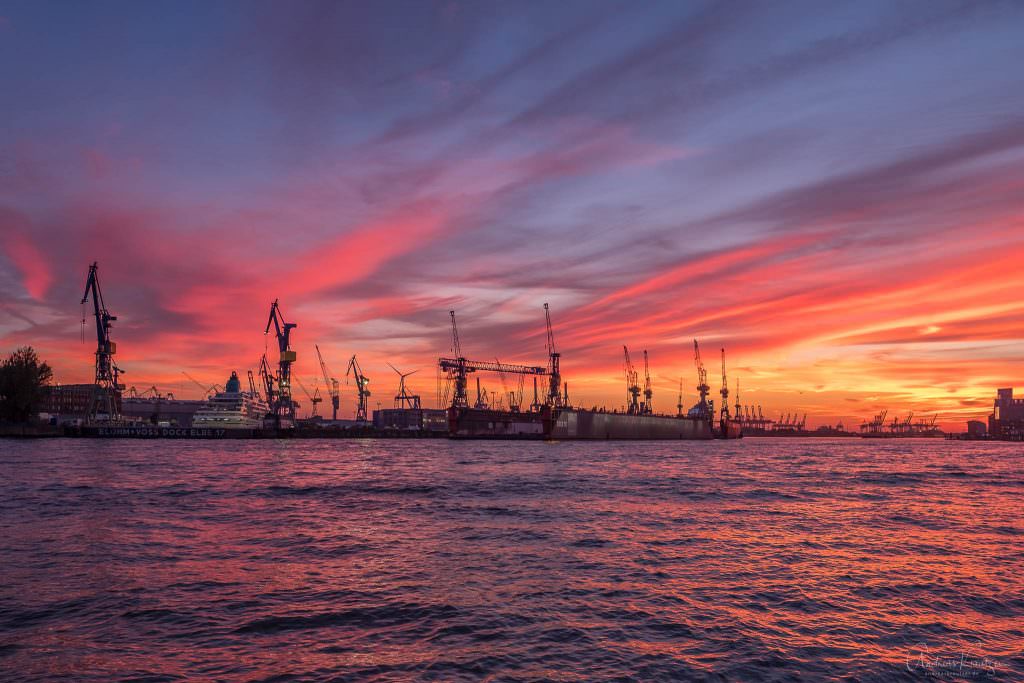 Sonnenuntergang am Hamburger Hafen