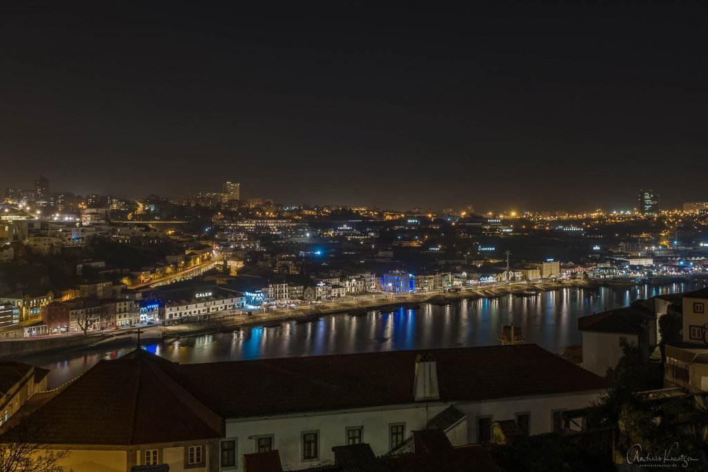 Nächtlicher Blick auf das Portwein Viertel