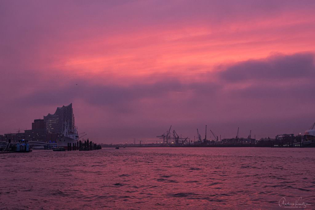 Sonnenaufgang am Hafen