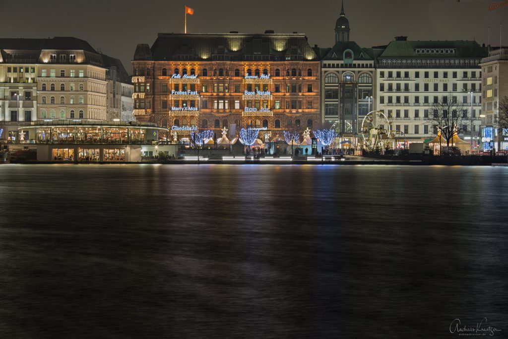 Blick auf den Hamburger Hof zur Weihnachtszeit