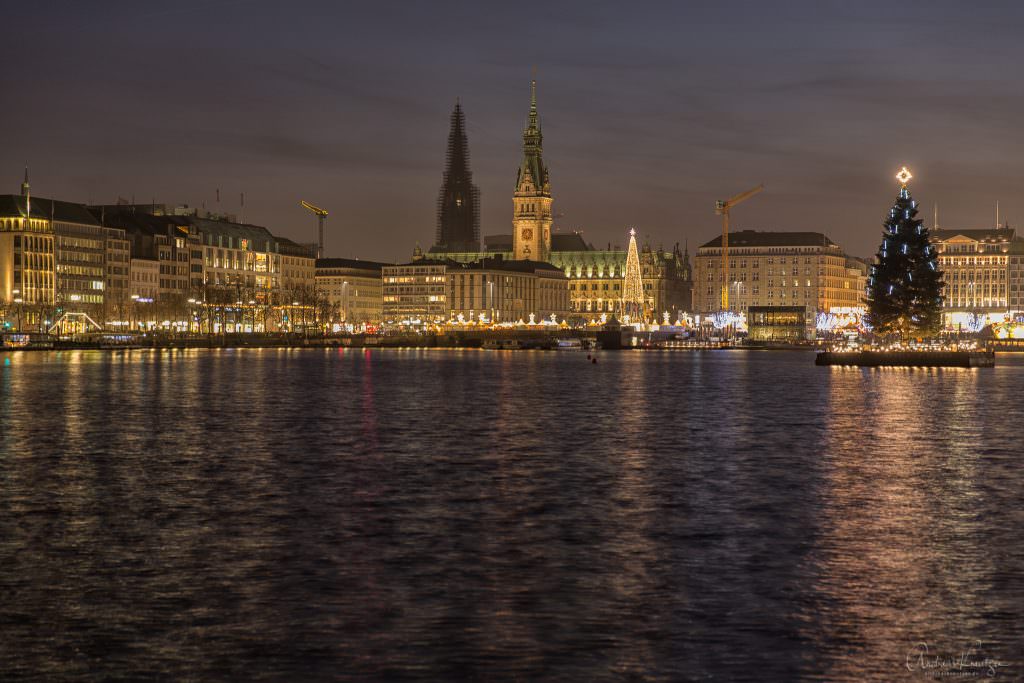 Hamburger Binnenalster zur Weihnachtszeit