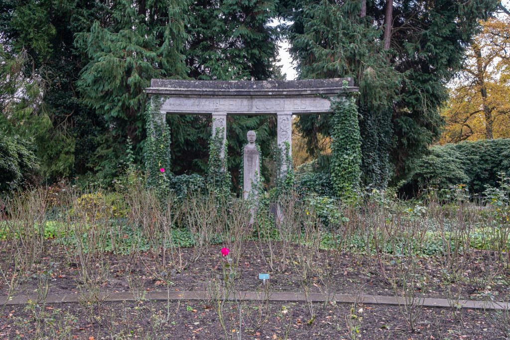 Rosengarten auf dem Friedhof Ohlsdorf