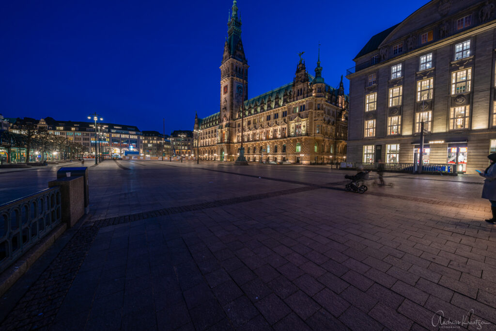 Hamburger Rathaus mit Sigma 12-24