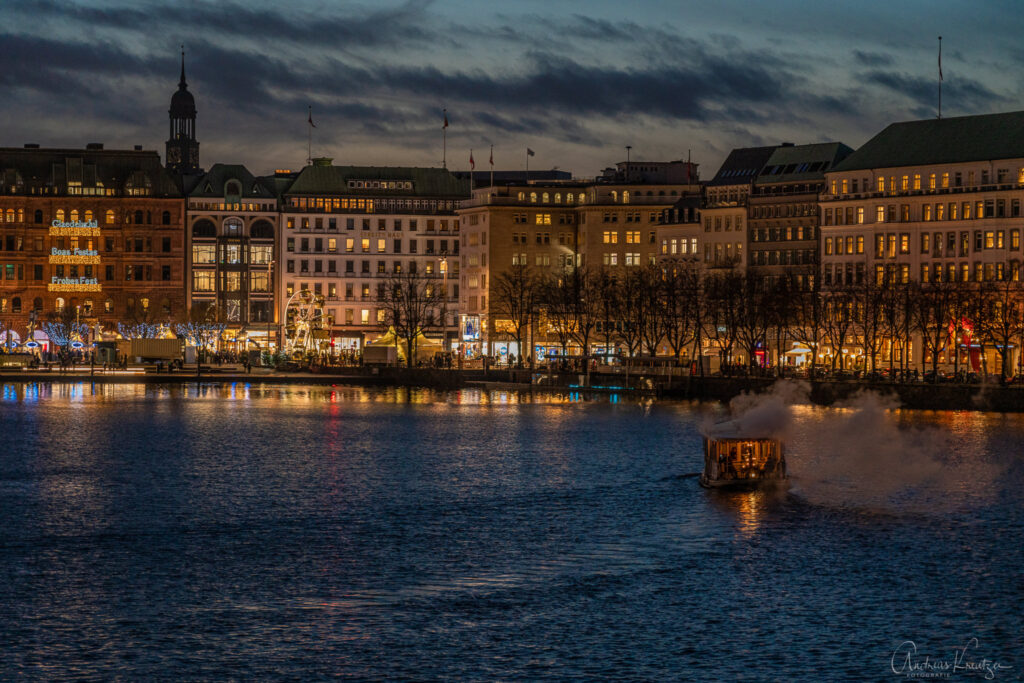 Hamburger Binnenalster zur Weihnachtszeit