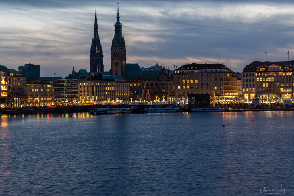 Hamburger Binnenalster zur Weihnachtszeit