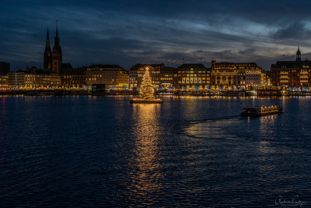 Hamburger Binnenalster zur Weihnachtszeit