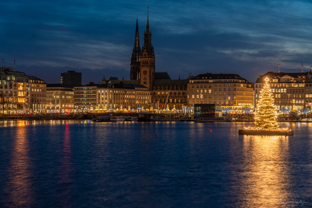 Hamburger Binnenalster zur Weihnachtszeit