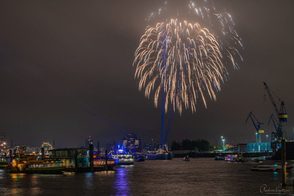 Feuerwerk zum 834. Hafengeburtstag