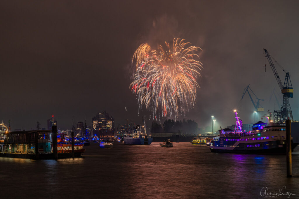 Feuerwerk zum 834. Hafengeburtstag