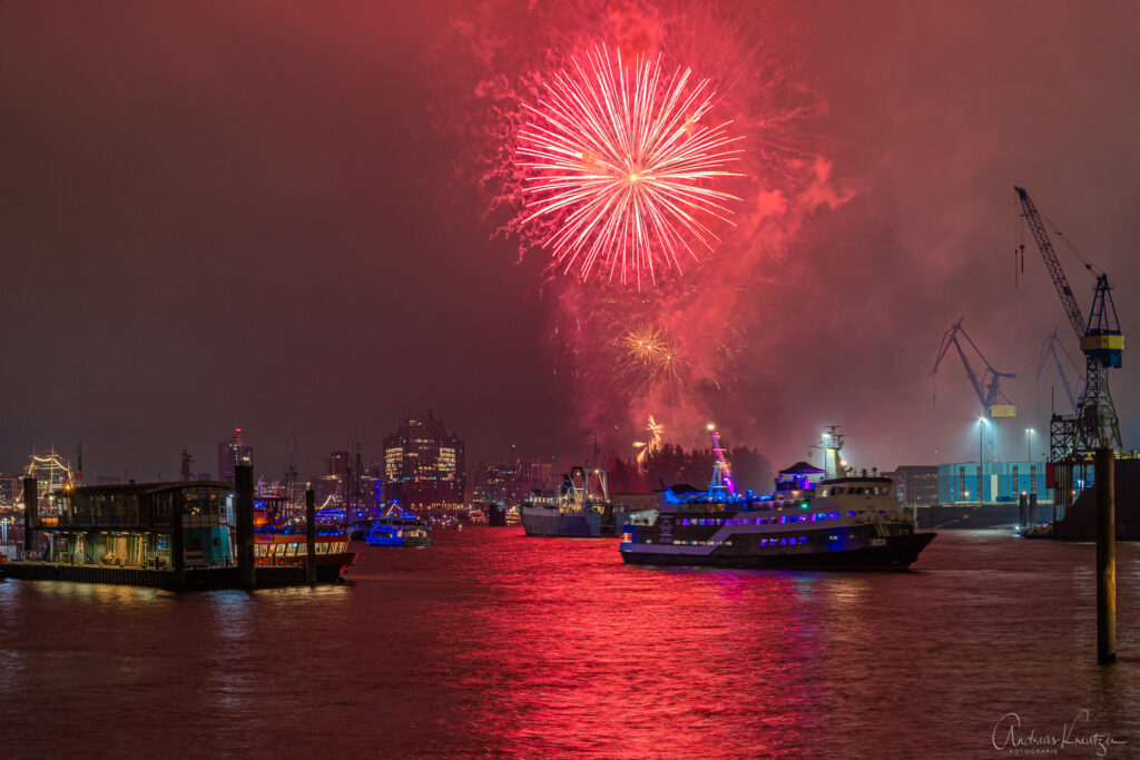 Feuerwerk zum 834. Hafengeburstag