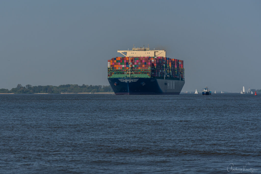 Containerschiff HMM Oslo in Hamburg