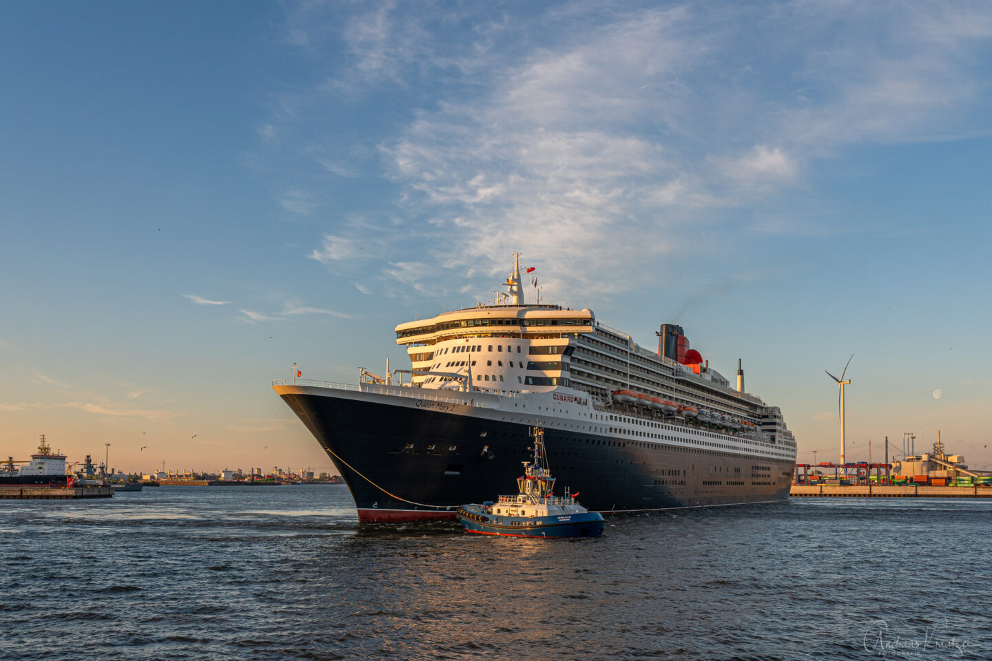 Queen Mary 2 in Hamburg am 09.05.2023