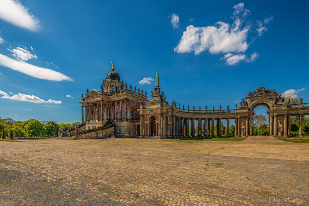 Kolonnade mit Triumphbogen vom Neuen Palais