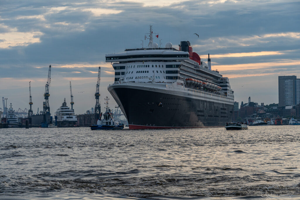 Jubiläumsfahrt Queen Mary 2 in Hamburg