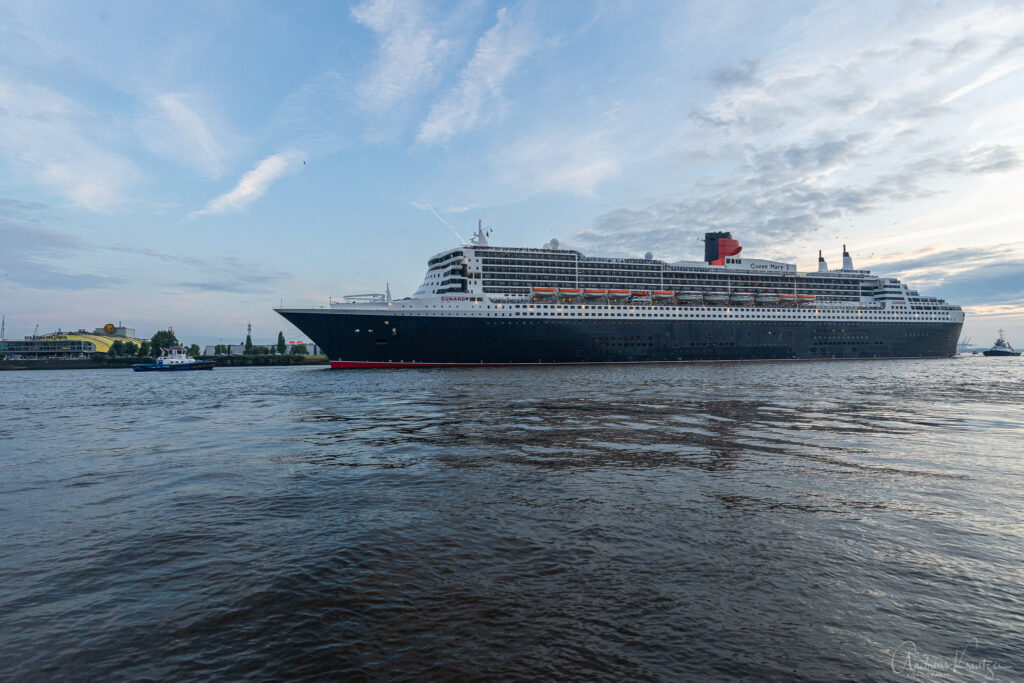 Jubiläumsfahrt Queen Mary 2 in Hamburg