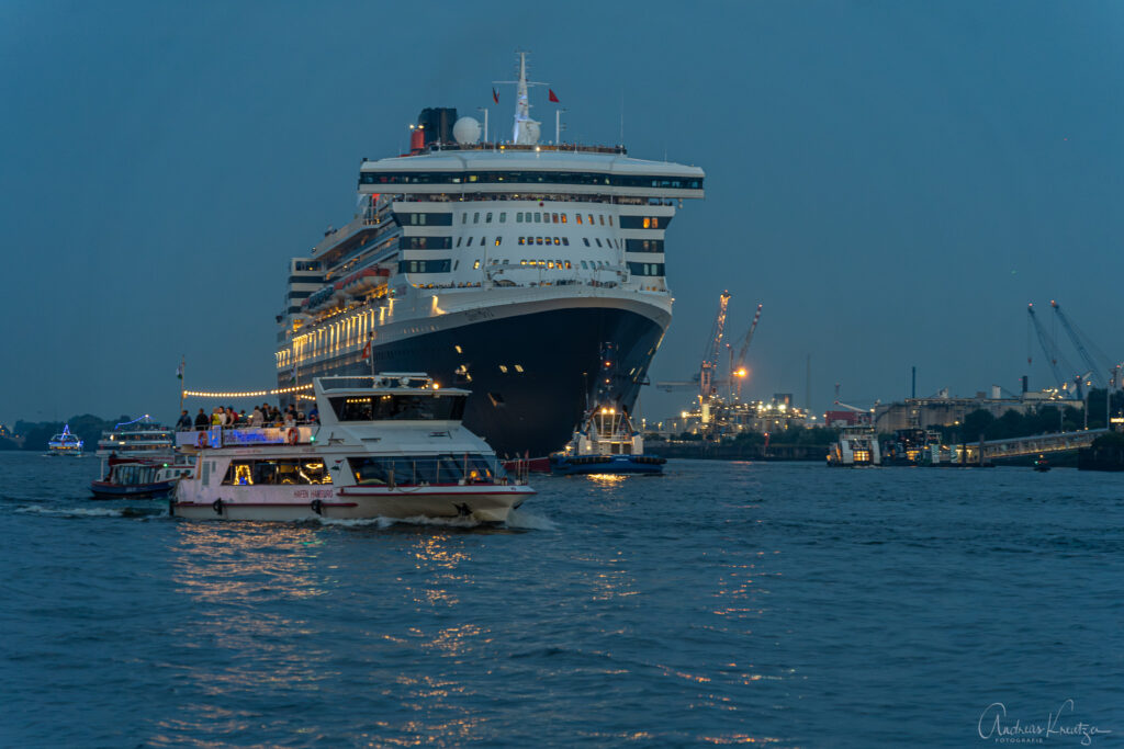 Jubiläumsfahrt Queen Mary 2 in Hamburg