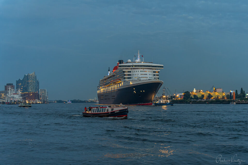 Jubiläumsfahrt Queen Mary 2 in Hamburg