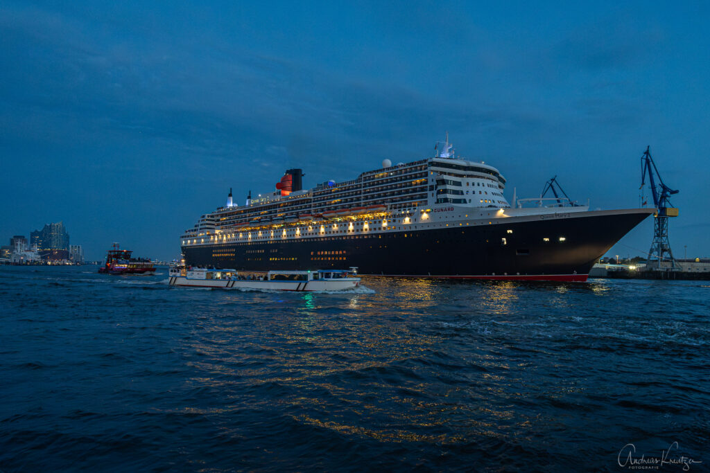 Jubiläumsfahrt Queen Mary 2 in Hamburg