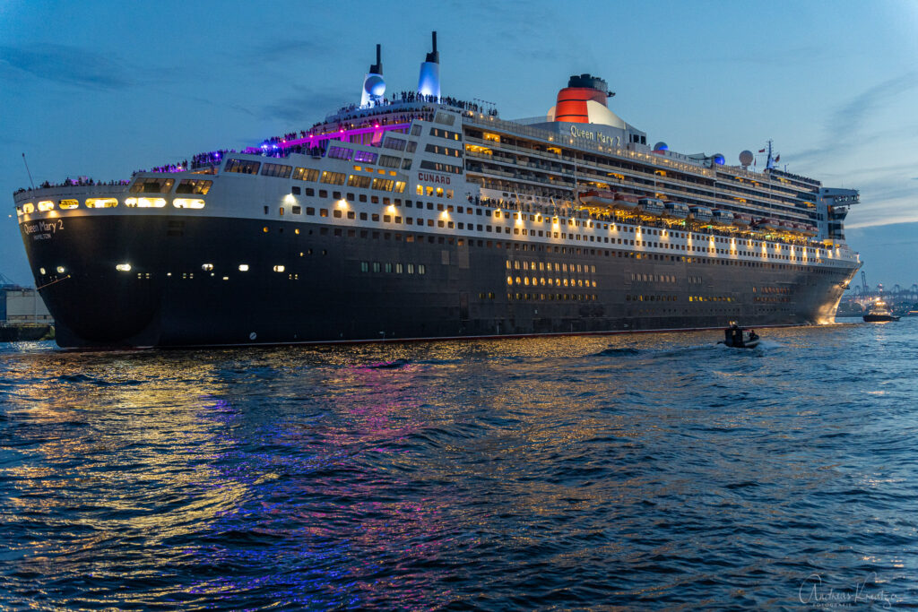 Jubiläumsfahrt Queen Mary 2 in Hamburg