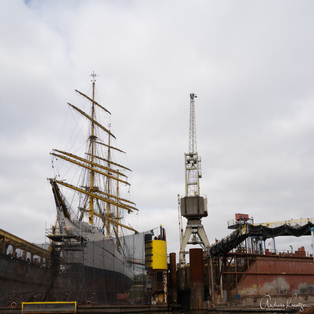 Gorch Fock im Dock